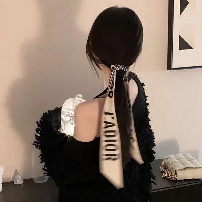 挥著翅膀的女孩封面